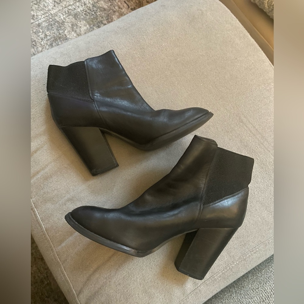 Aldo ankle boots size 11, beautiful condition!
